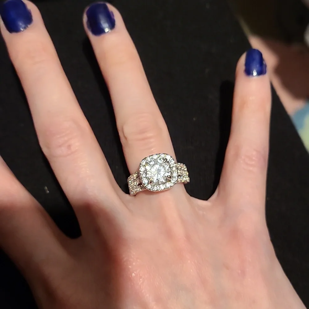 ๐ GORGEOUS RING ๐ - Picture 3 of 4